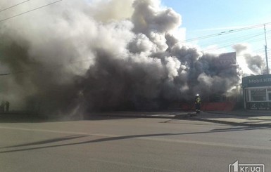 В Кривом Роге загорелся центральный рынок