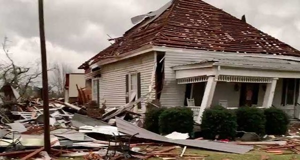 На США обрушился мощный торнадо: погибли 23 человека