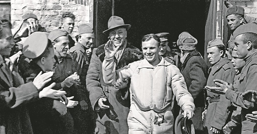 Почему в СССР скрывали, что Гагарин приземлился на парашюте?