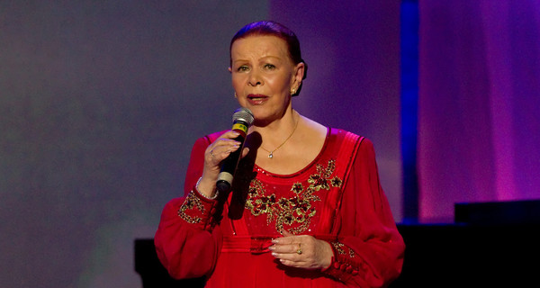 Певицу Александру Стрельченко нашли в квартире без сознания