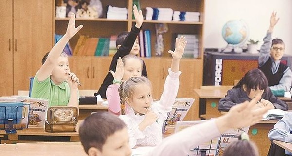 В украинских школах отменили аттестаты