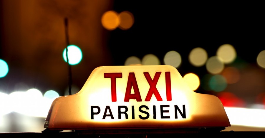 В Париже таксист напал на футбольного фаната из-за песни