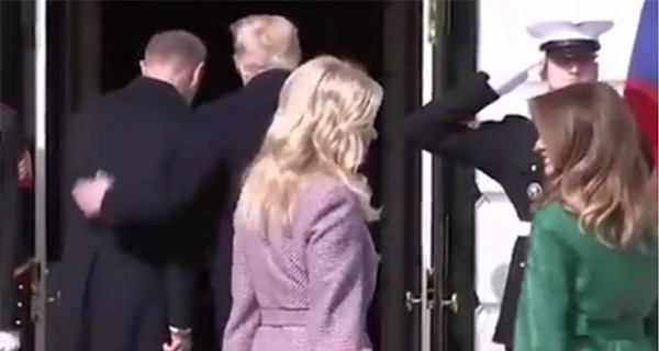 Дональд Трамп поставил Меланию в неловкое положение на встрече в Белом доме