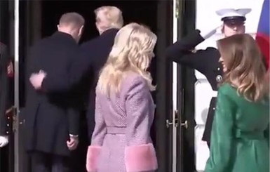 Дональд Трамп поставил Меланию в неловкое положение на встрече в Белом доме
