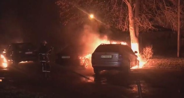 В Луцке сожгли две машины семьи адвоката