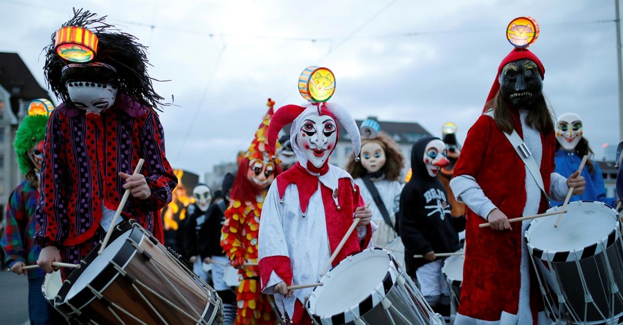 Фонари, пикколо и немного политики: в Швейцарии начался карнавал Фаснахт