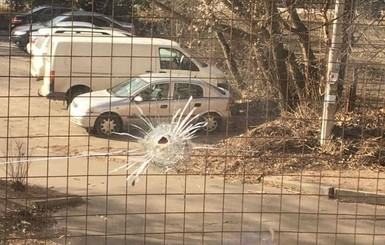 В Киеве обстреляли окна Голосеевского суда