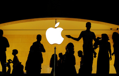 Около половины сотрудников Apple оказались без высшего образования