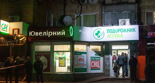 В Борисполе трое с автоматами ограбили ювелирный магазин