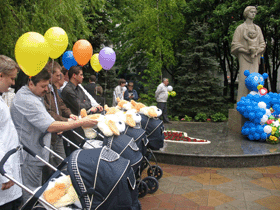 В Донецке открыли сквер Семьи 