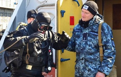 Украинские военные водолазы провели подводные учения