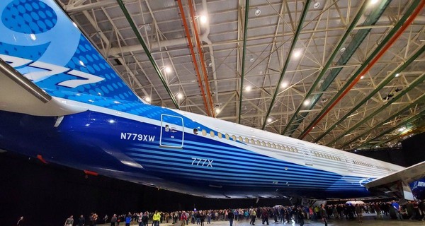 Boeing презентовал самый длинный пассажирский самолет