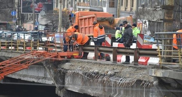 Реконструкция Шулявского моста: водители пожаловались на проблемы с объездом