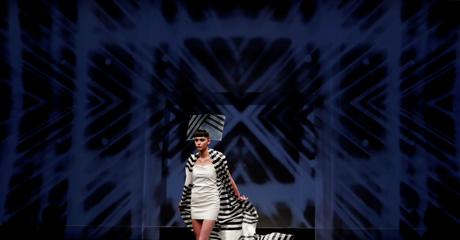 Только черное и белое: как началась Неделя моды в Токио