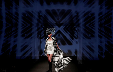 Только черное и белое: как началась Неделя моды в Токио