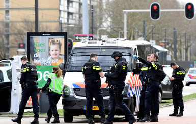 В Нидерландах обстреляли трамвай и убили человека