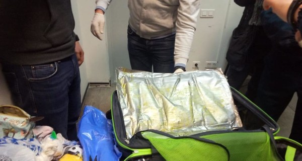 Через аэропорт 