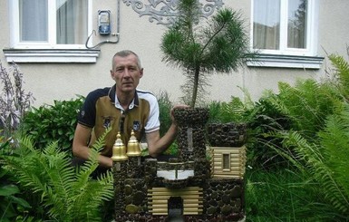 Депутат из Дубно строит людям каменные замки