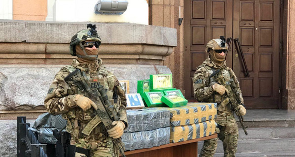 Найденный в одесском порту кокаин принесли на брифинг