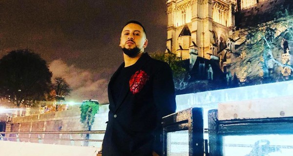 Лучший исполнитель года MONATIK пришел за получением премии YUNA 2019 с женой