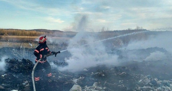 Третий раз за месяц: во Львовской области снова загорелась свалка