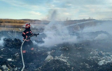 Третий раз за месяц: во Львовской области снова загорелась свалка