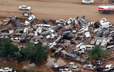 Наводнение в Иране: разрушенные здания, покореженные автомобили и десятки погибших