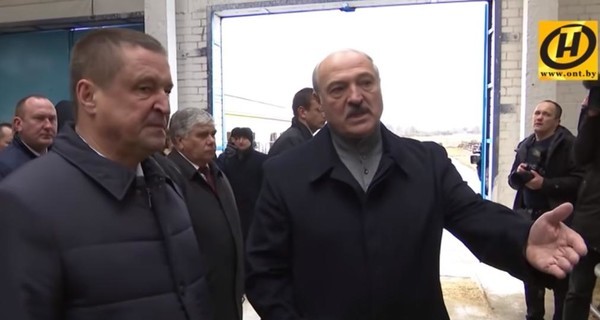 Лукашенко уволил губернатора из-за коровника: 