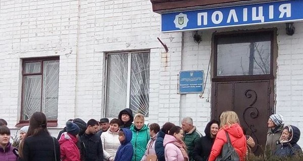 Бунт в Жашкове: жертвами кредитных мошенников стали полсотни человек