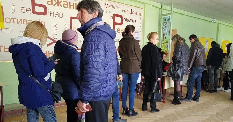 Глава избиркома избил избирателя на участке в Одессе