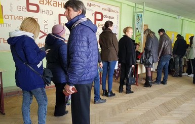 Глава избиркома избил избирателя на участке в Одессе