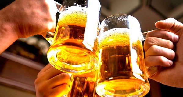 Житель Луганской области случайно залил пивом три бюллетеня