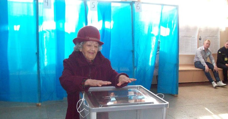 94-летняя избирательница из Херсона: впервые попала на выборы в 1937 году