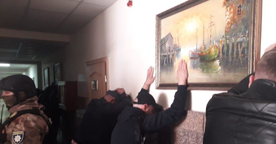 Титушки и бизнесмен, напавшие на облавтодор в Одессе, попали в СИЗО