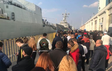 В Одессе жители устроили столпотворение в порту из-за кораблей НАТО