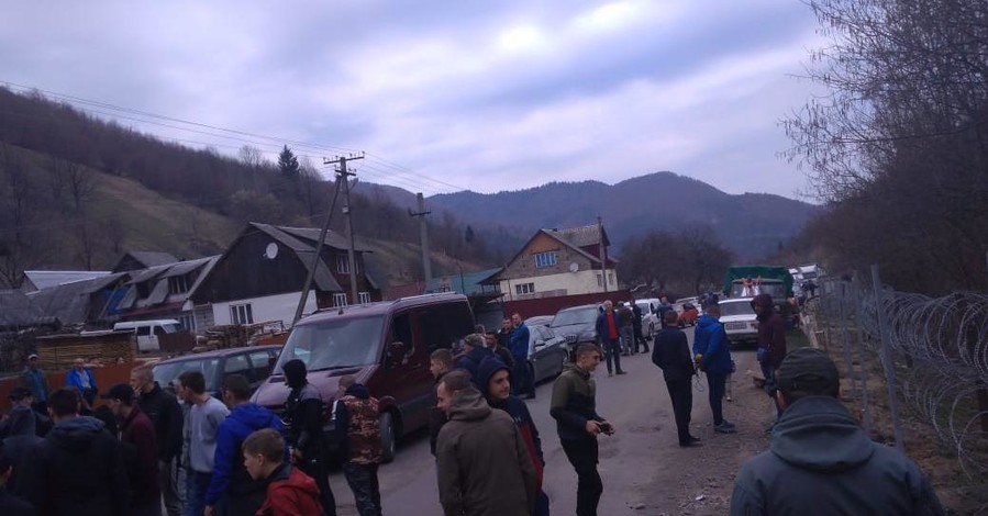 Украина начала строить забор на границе с Румынией. Местные жители протестуют
