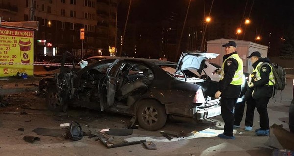 На парковке в Киеве взорвалась машина: мужчине оторвало кисть