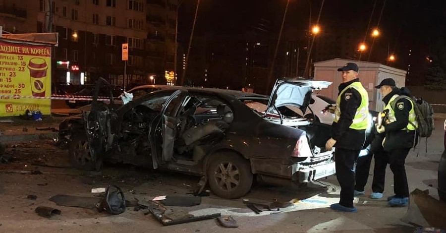 На парковке в Киеве взорвалась машина: мужчине оторвало кисть