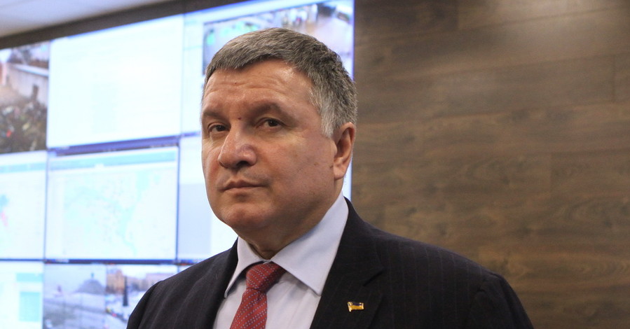 Аваков назвал видеообращеения кандидатов незаконными