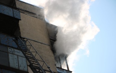 В Киеве загорелась многоэтажка, одного человека спасти не успели 