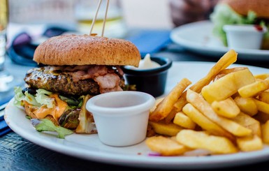 7 вредных привычек в еде, доставшихся нам 