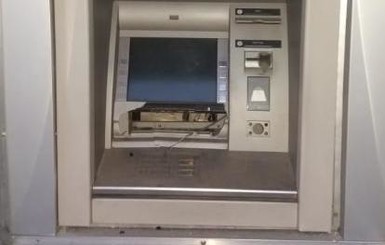 В Харькове ночью взорвали и ограбили банкомат