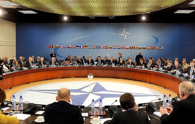 НАТО исполнилось 70 лет. Почему Украина до сих пор не вступила в  альянс?