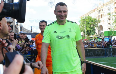 Виталий Кличко назвал сумму, за которую Владимир Кличко может задуматься о возвращении в бокс