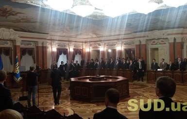  Судьи Антикоррупционного суда приняли присягу