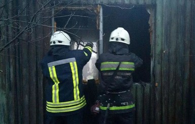 В Запорожье три человека сгорели при пожаре в вагончике на стройке