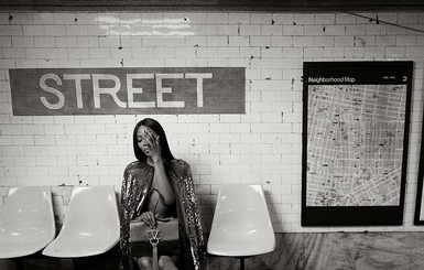 Наоми Кэмпбелл в метро Нью-Йорка снялась для шикарной фотосессии VALENTINО