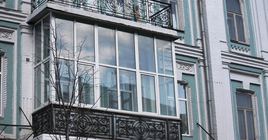 В Киеве запретят кондиционеры и пластиковые балконы на фасадах исторических зданий