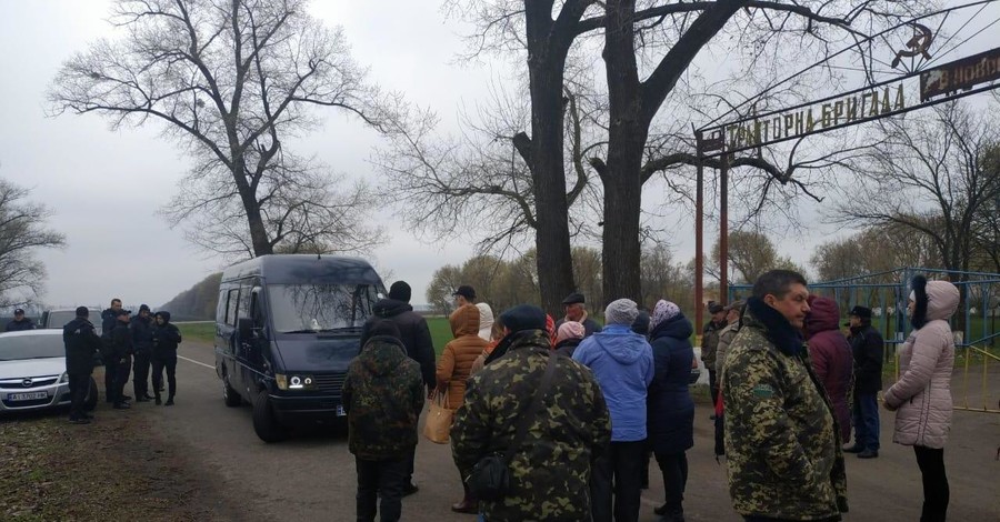 Под Киевом пытались захватить аграрный кооператив. Полиция всех арестовала