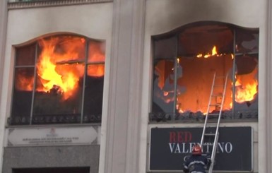 Во Львове горел пятиэтажный торговый центр